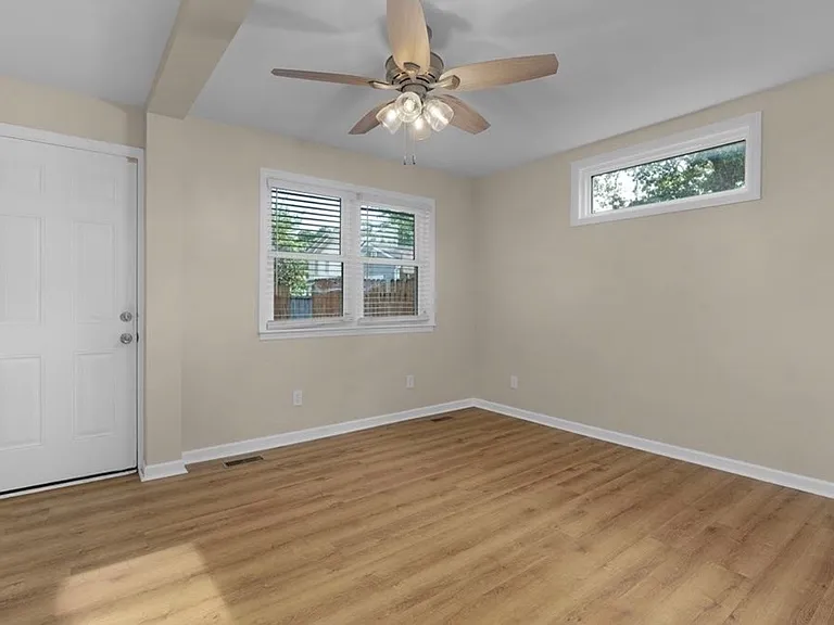423 Money Tree Ln — Photo 15