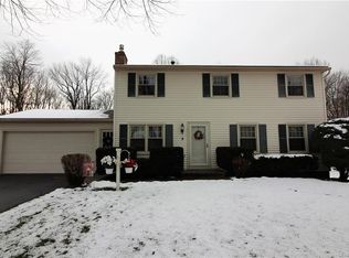 9 Galley Hill Ln, Fairport, NY 14450
