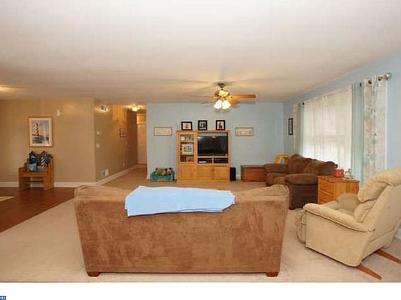 3rd image of 68 Woodview Dr