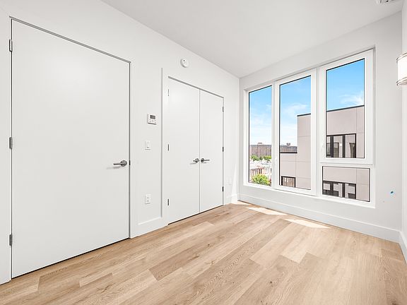 2nd image of 91 Bruckner Blvd #702