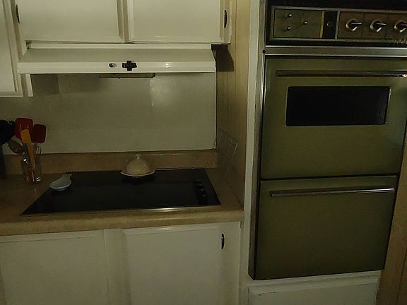 3rd image of 806 Hill Colony Cres #86