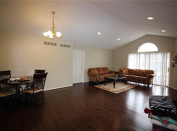 5th image of 32203 Alexa Dr #1