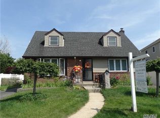 28 Midtown Rd, Carle Place, NY 11514