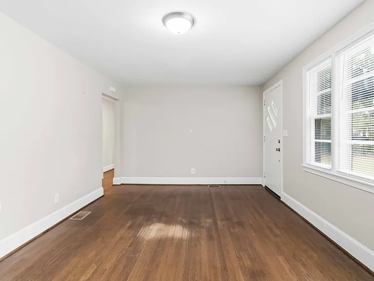 1388 Boiling Springs Rd — Photo 9