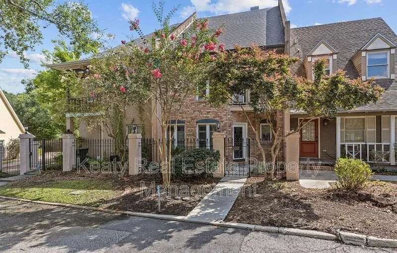 2 bed, 2.0 bath, 1750 sqft, $1,950 — Photo 1
