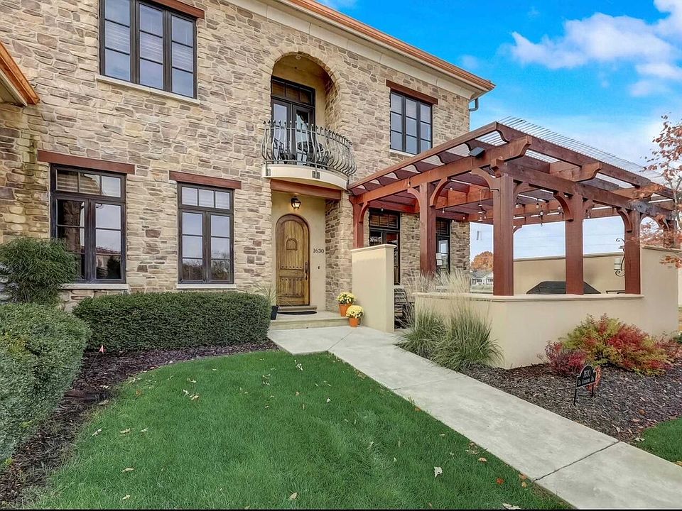 1st image of 1630 St Andrews DRIVE #17