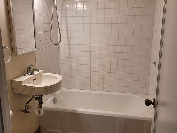 2nd image of 617 1/2 N 32nd Ave