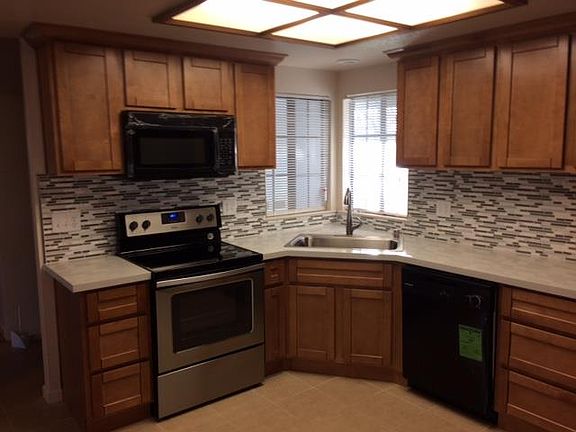 4th image of 880 Shawnan Dr