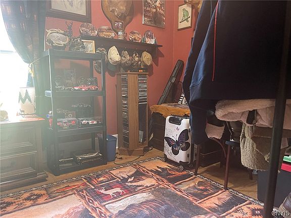 4th image of 338 Vine St