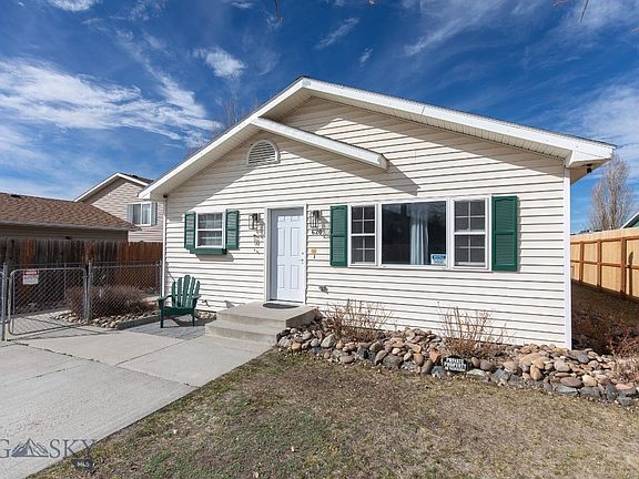 3rd image of 620 3rd Ave W