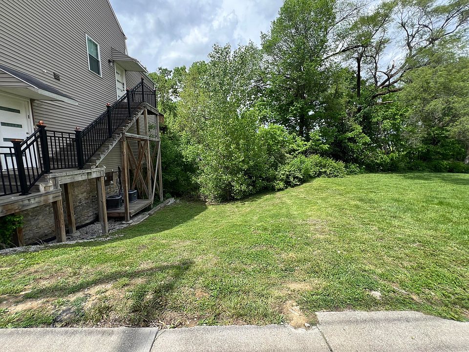 2nd image of 656 W Pike St