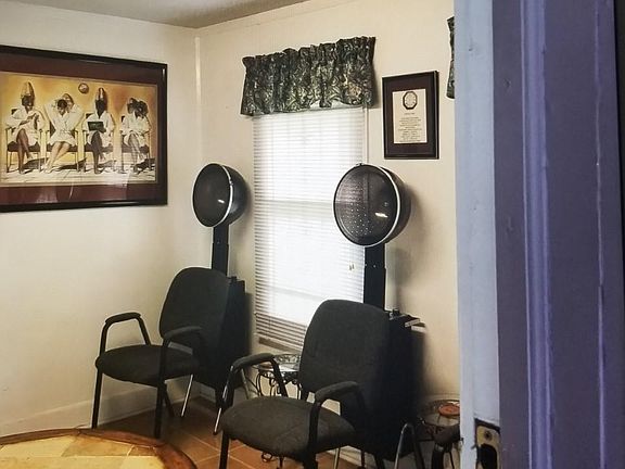 5th image of 7729 Lueders Ave