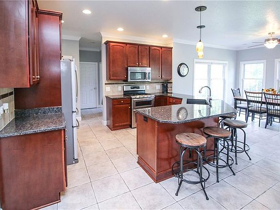 5th image of 60 Jade Creek Dr