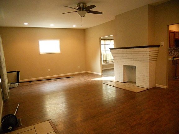 5th image of 417 Oak St