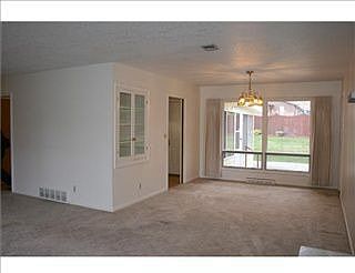 4th image of 3123 Stinson Ave