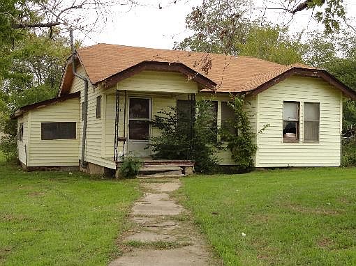 1st image of 501 E 7th St