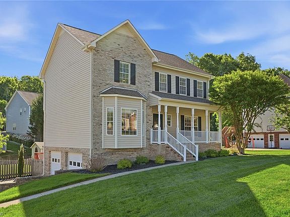 2nd image of 105 Honeyridge Ct