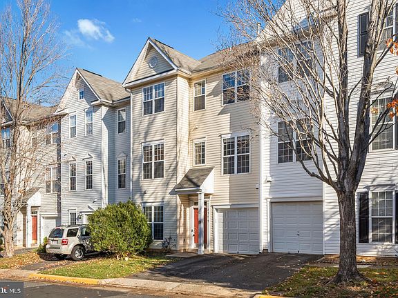 2nd image of 2549 Sandbourne Ln