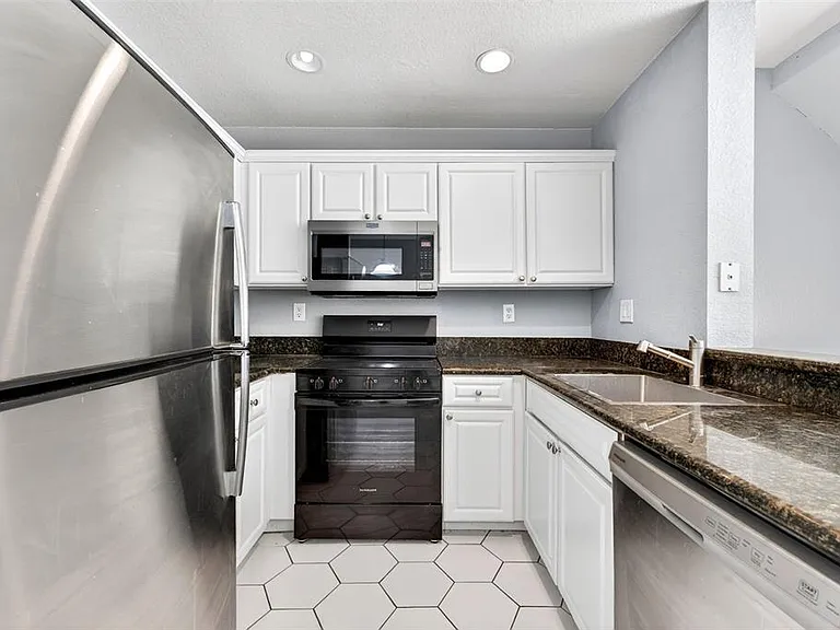 105 Bradford Beach Ct #105 — Photo 11