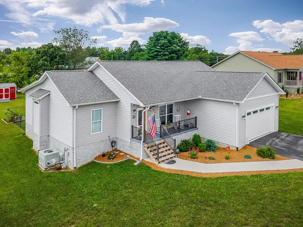 64 Perry Creek Dr, Crossville, TN 38572