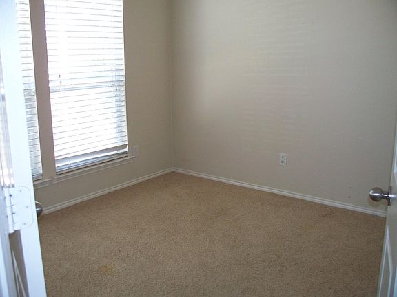 4th image of 113 Hilltop Dr