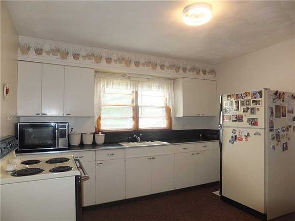 3rd image of 422 E Kessing Dr