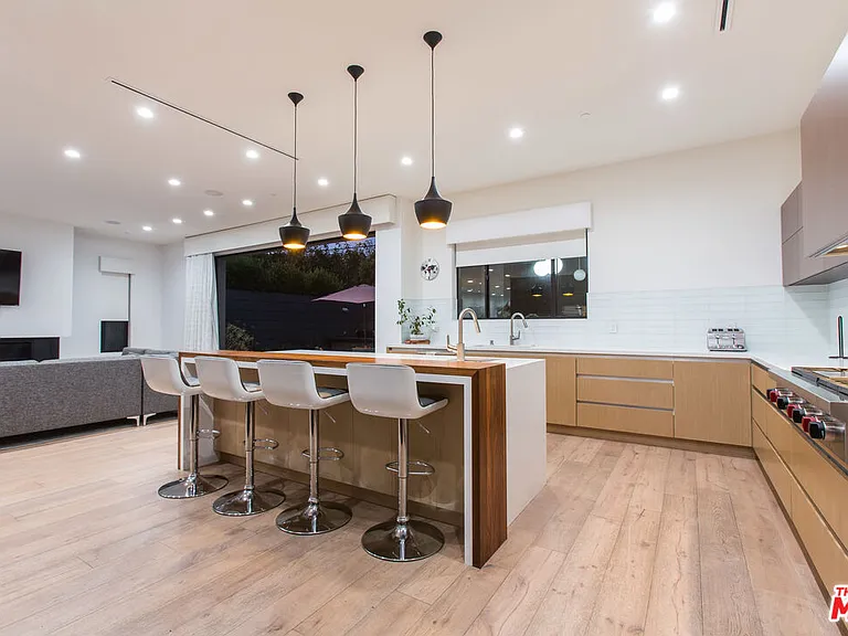736 N Curson Ave — Photo 21