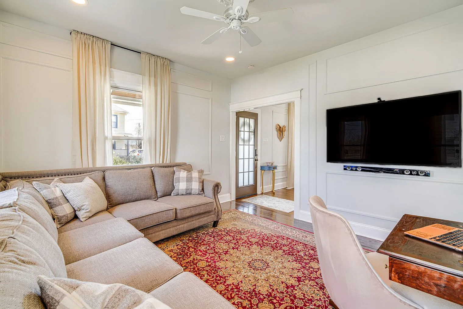 3 bed, 1.0 bath, 1636 sqft, $4,096 — Photo 1