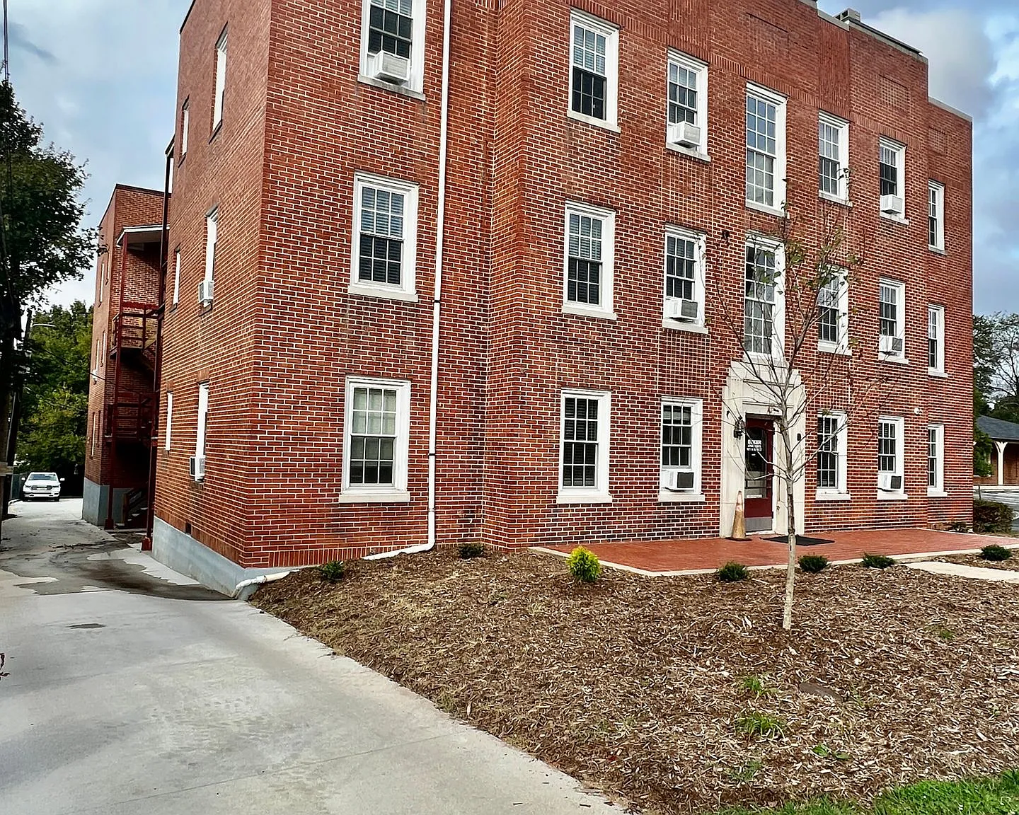 Historic Ecker Apartments in Revitalized Main Street Corridor in High Point — Photo 2