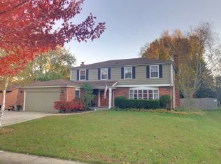 409 Greentree Pkwy, Libertyville, IL 60048