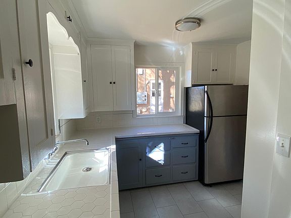 3rd image of 859 S Le Grand St