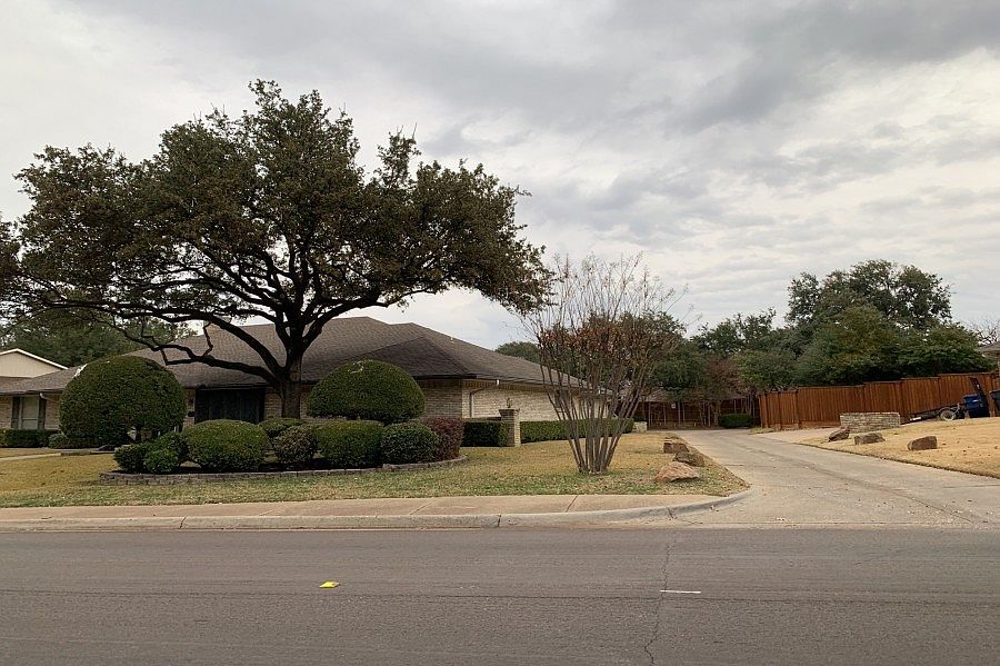 2nd image of 16204 Spring Creek Rd