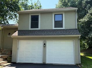 12736 W 108th St, Overland Park, KS 66210