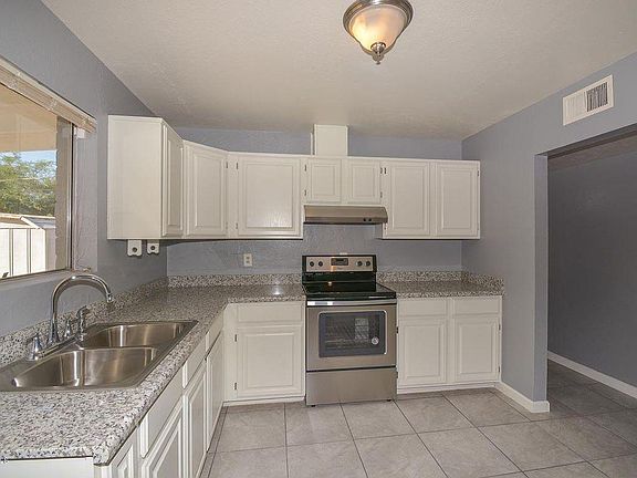 3rd image of 3915 W Loma Ln