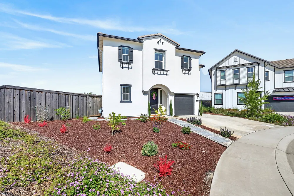 3 bed, 2197 sqft, $3,350 — Photo 3