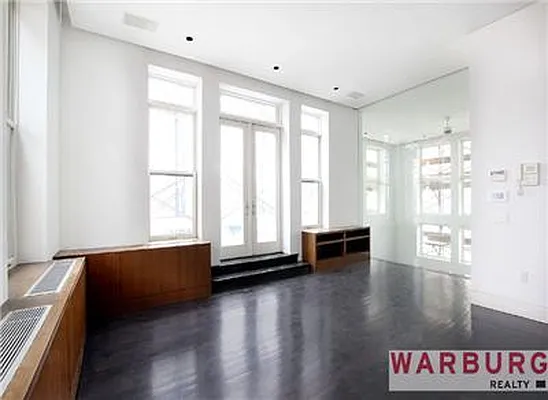 Sold by Warburg | media 22