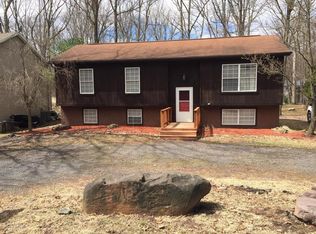 160 Edge Rock Dr, Drums, PA 18222
