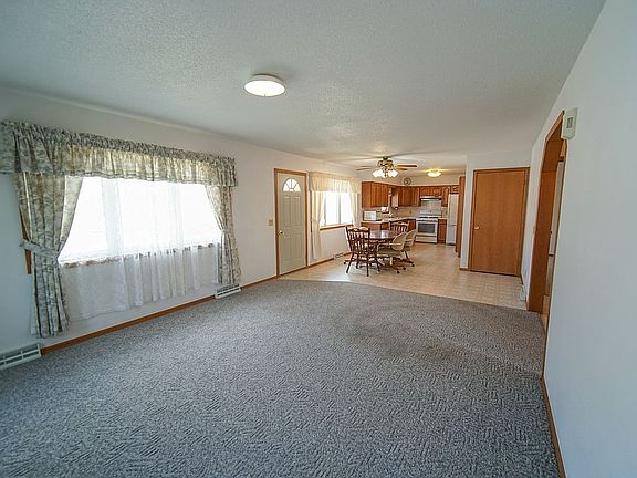 5th image of 110 E Poisal St