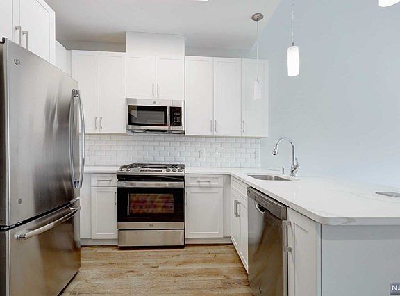 5th image of 305 Patterson St #204