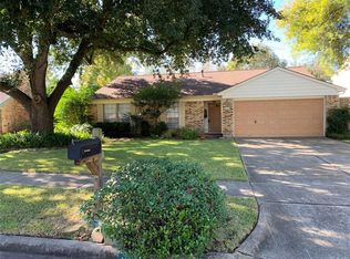 330 Lost Rock Dr, Webster, TX 77598