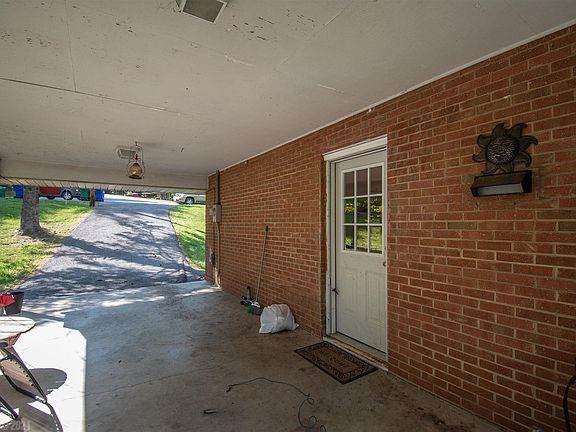 4th image of 4525 Cumberland Dr