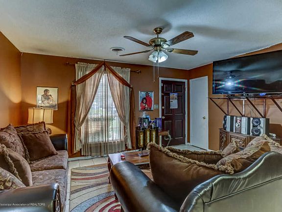 2nd image of 6605 Gatewood Cir