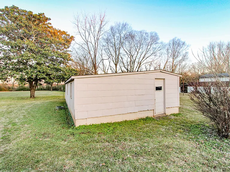 426 Rogers St — Photo 32