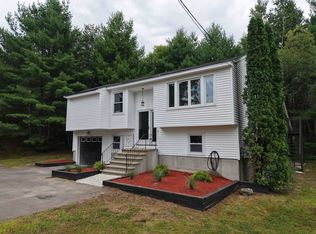 27 W Chamberlain Rd, Merrimack, NH 03054