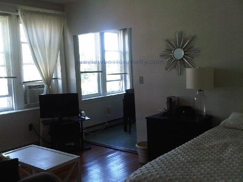 2nd image of 1625 Commonwealth Ave #L21