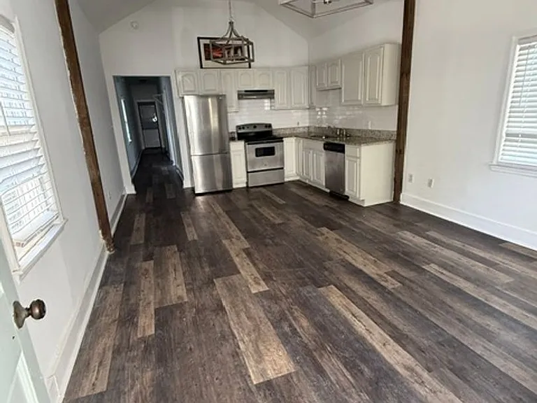 Awesome Three Bedroom One Bath Home - Downtown Charleston - Excellent Location! — Photo 8