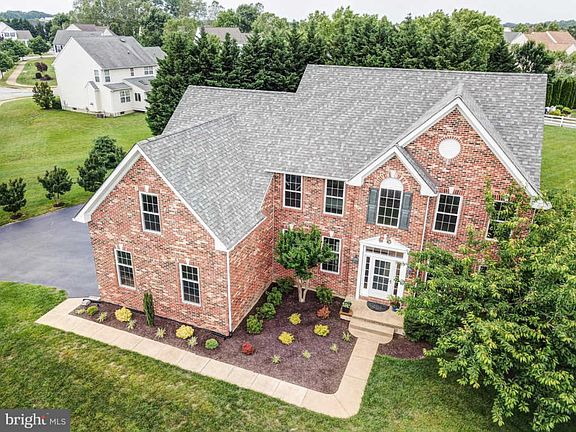 3rd image of 531 Lilac Dr