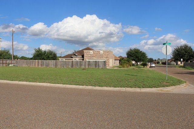 2nd image of 2803 Nikkie Ln