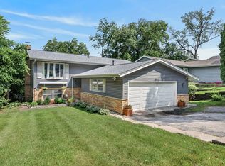 306 Apache Trl, Lake In The Hills, IL 60156