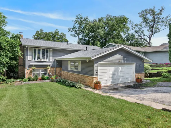 306 Apache Trl, Lake In The Hills, IL 60156